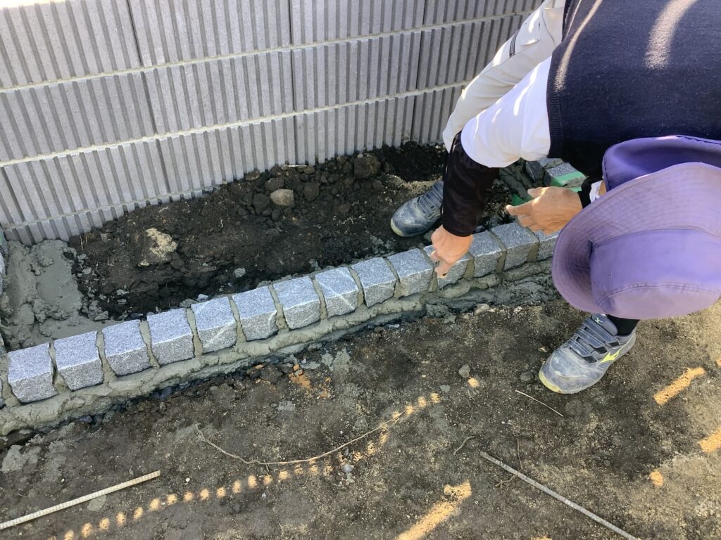 ひたちなか市　花壇縁取り